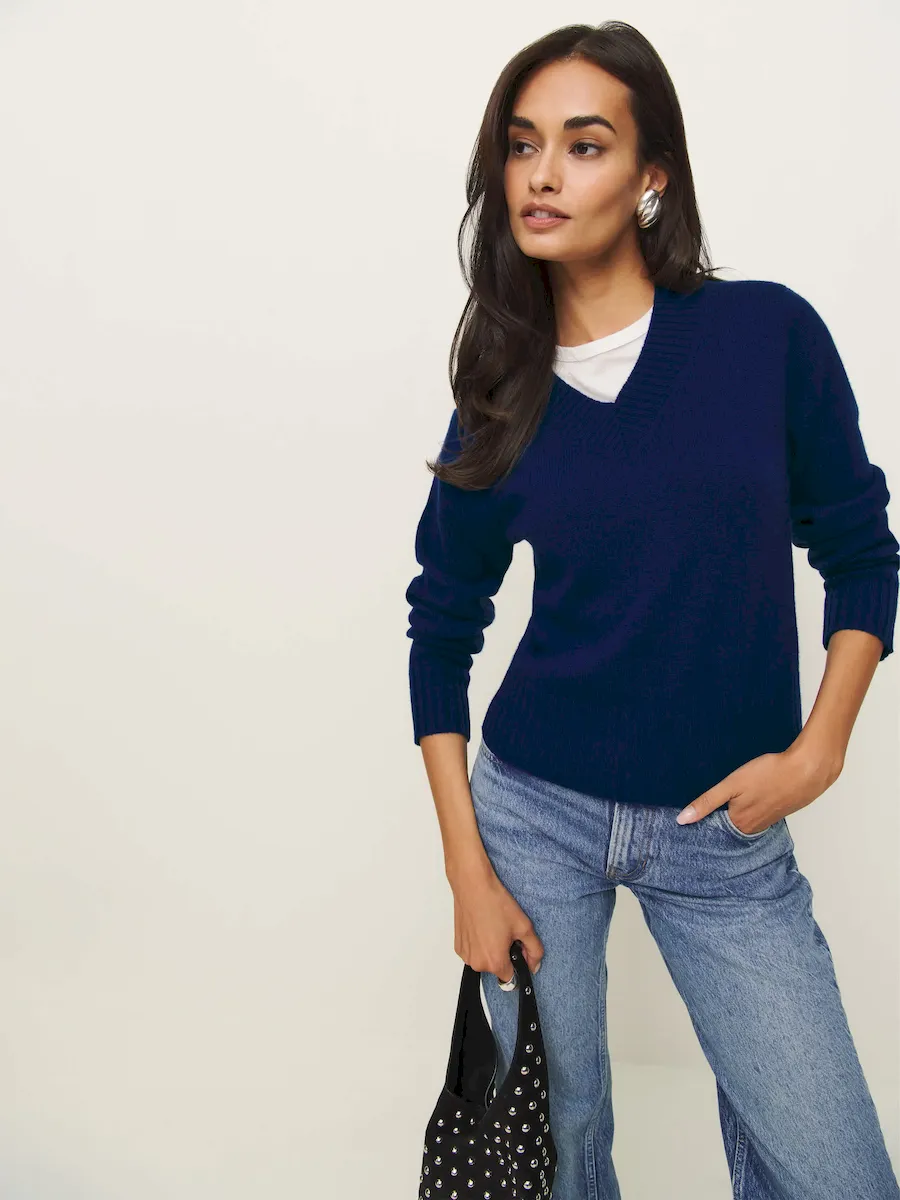 Dulce Cashmere V-neck Sweater - Image 2